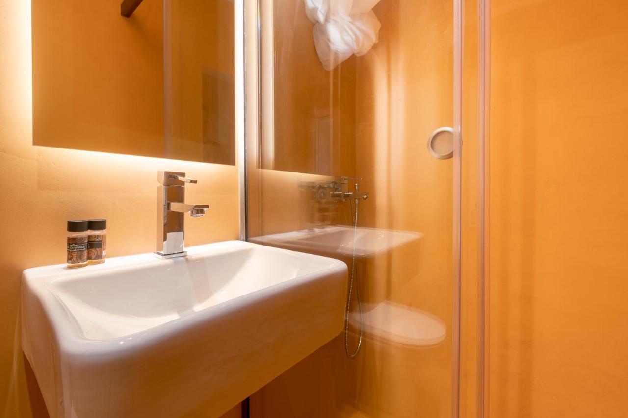 Old Town Gem - Elegant Guilford Apartment Corfu  المظهر الخارجي الصورة